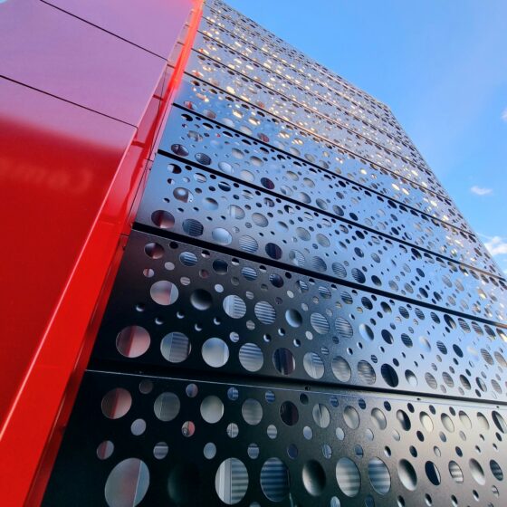 kovove-fasady-a-perforované-obklady